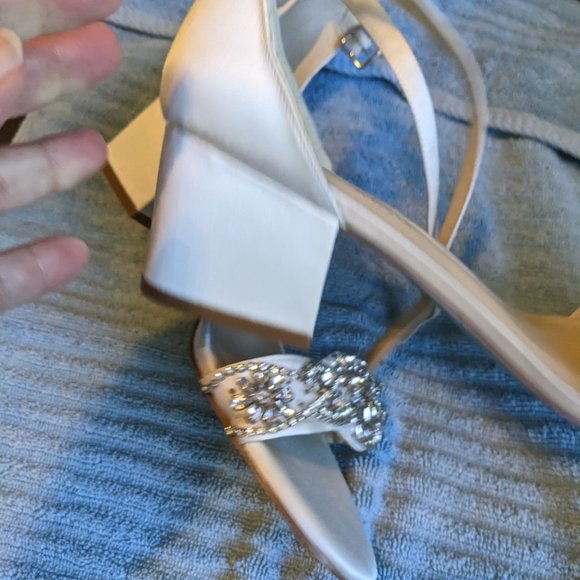 SOMETHING BLUE | Betsey Johnson Evening Sandal | 10 | Ivory | WORN ONCE  | MEL - Picture 3 of 6